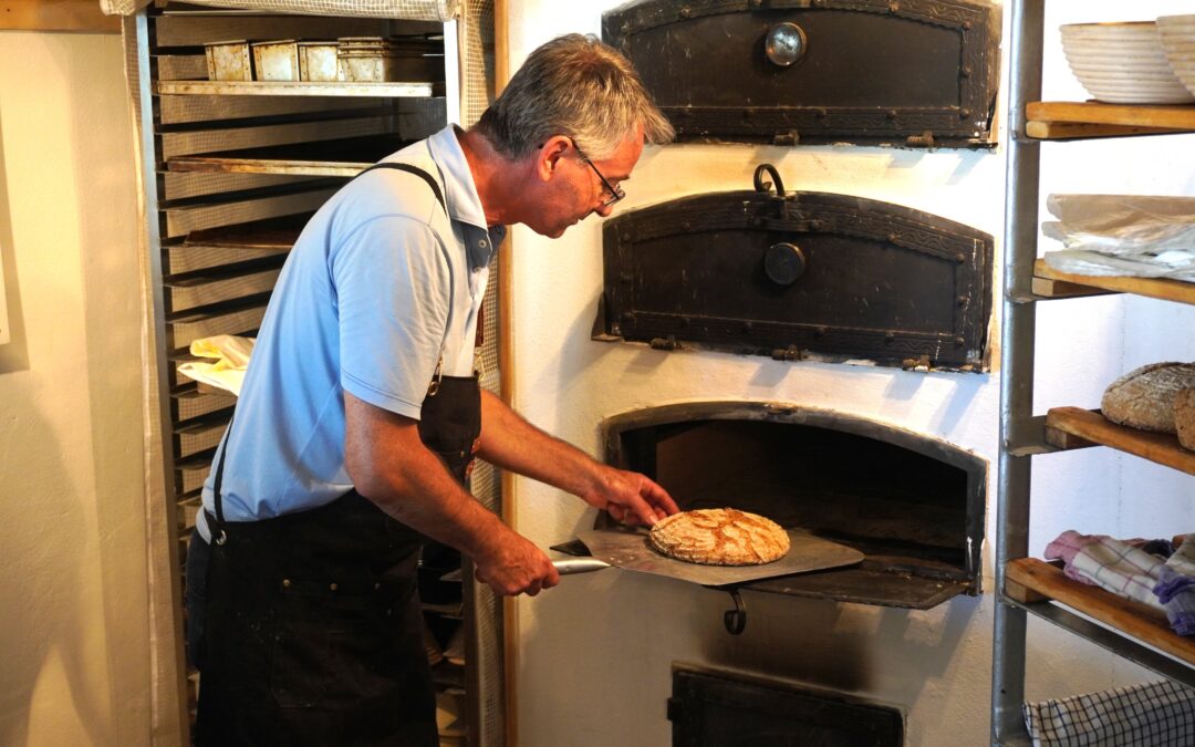 Praktikum in der Holzofen-Backstube zur Neuen Backkultur, Lundo, Norditalien